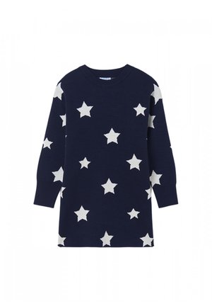 Granatowa sukienka swetrowa z długim rękawem z białym wzorem gwiazdek równomiernie rozłożonym na całej przedniej części, rękawach i hemie.