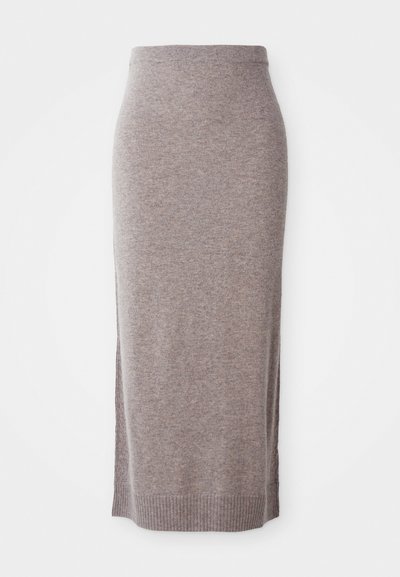 Fustă creion tricotată, de lungime până la genunchi, de culoare taupe, cu talie și tiv cu dungi, având slit-uri laterale pentru un plus de confort și stil.