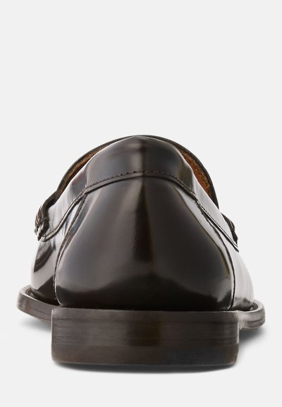Polo Ralph Lauren ASHTYN FRINGE TRIM CALFSKIN LOAFER - Loaferit/pistokkaat - ebano/tobacco
