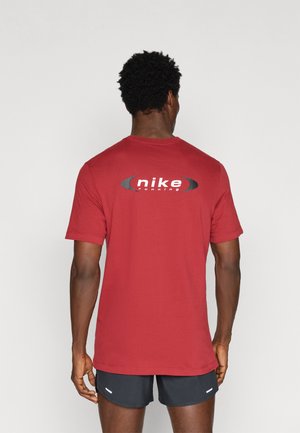 TEE RETRO RUN - Športové tričko - team crimson