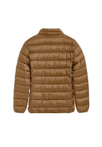 Brun puffjacka med kviltat mönster, utrustad med ståkrage och långa ärmar. Materialet har en mjuk, glänsande yta.