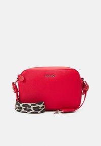 Unselected, strawberry