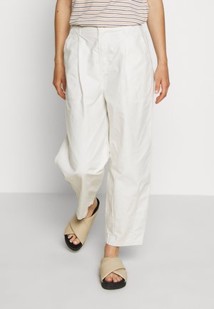 UTILITY PLEATED BALLOON - Püksid - crisp tofu