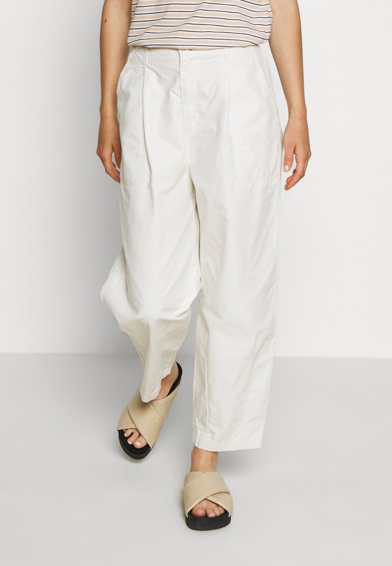 Levi's® UTILITY PLEATED BALLOON - Bukser - crisp tofu