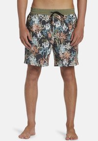 Shorts de bain avec un motif de corail multicolore en bleu, rose et vert sur un fond noir, dotés d'une taille élastique et d'un cordon de serrage.