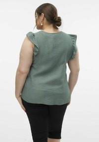 Vero Moda Curve CURVE VMCNATJA - Camicetta - laurel wreath