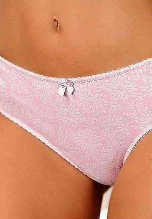 Rosa Unterwäsche mit Blumenmuster und Spitzenrand, mit einem kleinen Schleifendetail vorne und einer weichen Baumwolltextur.