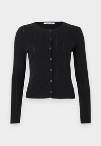 Μαύρη ζακέτα με μακριά μανίκια, στρογγυλή λαιμόκοψη, κάθετη υφή με ραβδώσεις και σειρά επτά κουμπιών μπροστά.