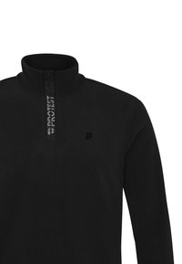 Schwarzer Fleece-Pullover mit kurzem Reißverschluss und hohem Kragen, bedruckt mit dem Schriftzug "PROTEST" am Reißverschluss und einem kleinen Logo auf der Brust.