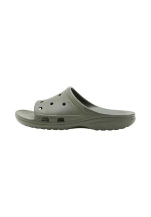 Zoccolo grigio chiaro tipo slip-on con fori di ventilazione, punta arrotondata, suola texturizzata e logo Crocs sul lato.