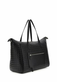 Grand sac fourre-tout noir matelassé avec deux poignées, doté d'une poche zippée à l'avant et d'accents en cuir lisse. Surface texturée, conception robuste.