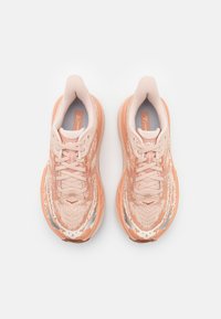 HOKA STINSON 7 - Trail hardloopschoenen - cream/sandstone