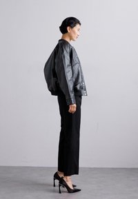 Victoria Beckham VARSITY JACKET - Veste en cuir - black