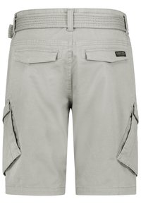 Graue Cargo-Shorts mit einem strukturierten Webgürtel, zwei Gesäßtaschen und zwei Seitentaschen für zusätzlichen Stauraum. Mit einem Markenlabel auf der Rückseite.
