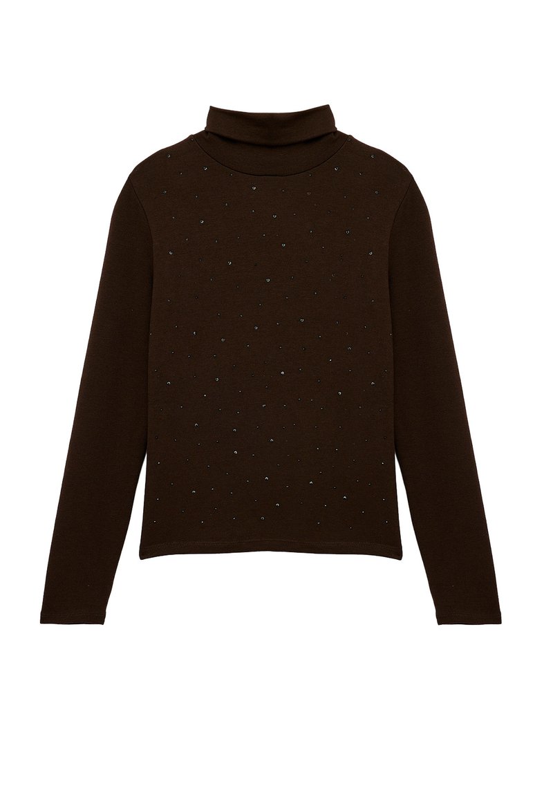 Brun, langærmet turtleneck sweater lavet af blødt materiale, forskønnede med spredte sorte paletter over fronten.