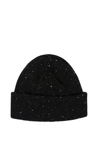 Zwarte gebreide beanie met witte spikkels, voorzien van een geribde boord en een afgeronde bovenkant; gemaakt van zachte, gestructureerde stof.