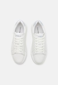 Calvin Klein Jeans CHUNKY CUPSOLE LACEUP MON - Tenisky - bright white/plein air