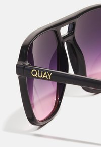 QUAY AUSTRALIA ON THE FLY UNISEX - Päikeseprillid - black to pink