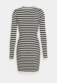 Pieces PCCRISTA O NECK DRESS - Vestido de malha - black/birch