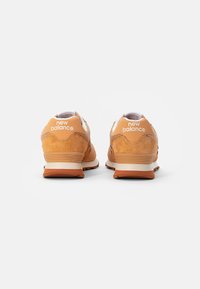 New Balance ML574 UNISEX - Sapatilhas - caramel
