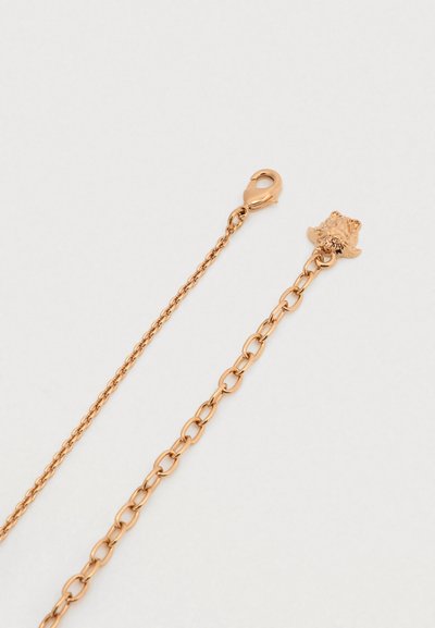 Αλυσίδα από ροζ χρυσό με κούμπωμα σε σχήμα αστακού. Διαθέτει οβάλ κρίκους και διακοσμητικό μενταγιόν στο τέλος. Λείο υφή, μίνιμαλ σχεδιασμός.