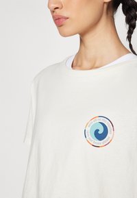 Patagonia UNITY FITZ EASY CUT RESPONSIBILI-TEE - Marškinėliai su spaudiniu - birch white