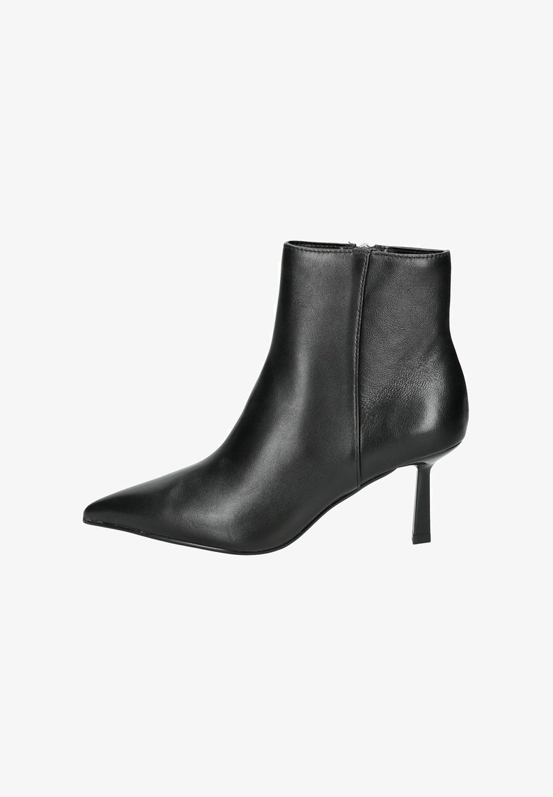 Botas de cuero negras hasta el tobillo con puntera afilada y un diseño elegante, con un alto tacón de aguja y un cierre de cremallera en la parte posterior.