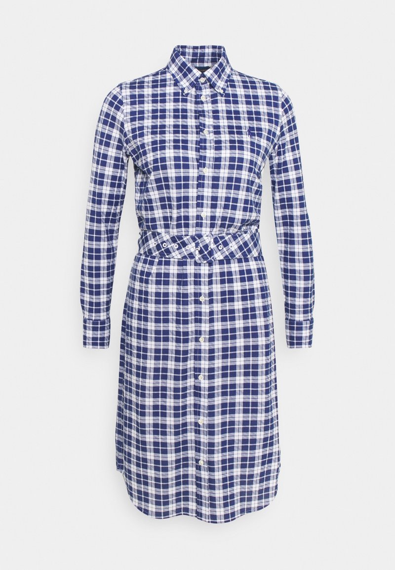 Robe à carreaux bleus et blancs avec un col, des manches longues, une fermeture à boutons et une taille ceinturée. Fabriquée en tissu léger.