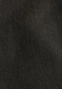 Tissu texturé de couleur marron foncé avec un motif serré, présentant des variations subtiles de ton et sans accents ou éléments métalliques prononcés.