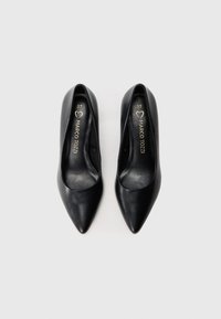 Paire d'escarpins en cuir noir pour femme à bout pointu, taille 37, marque Marco Tozzi, vus de dessus sur un fond clair.