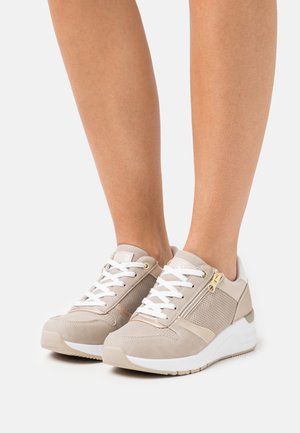 DIANA - Sneakers laag - gold