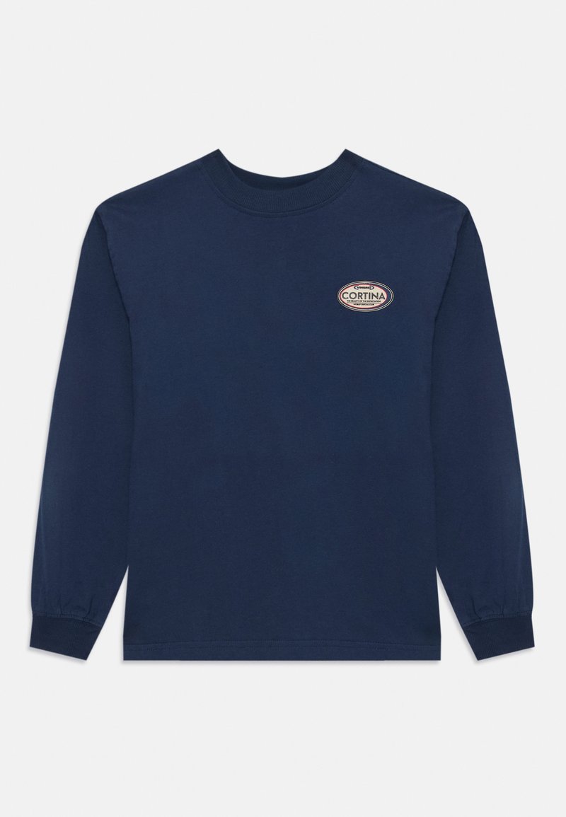 Sötétkék, hosszú ujjú póló, amely pamutból készült, kerek nyakkivágással és egy kis hímzett "Cortina" logóval a bal mellrészen. Standard szabás.
