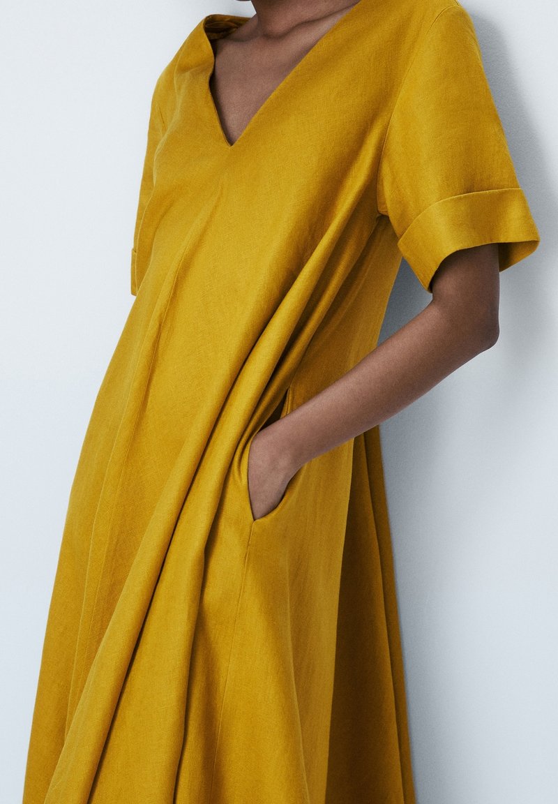 alba linen maxi dress The Alba Maxi Dress in Cornflower – Solace London main image 0