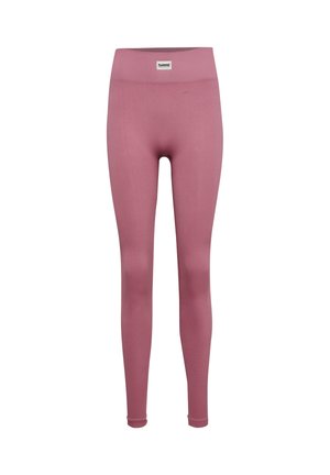 Legginsy mauve o wysokim stanie, prążkowane, z małą białą naszywką z logo hummel na pasku, pokazane w pozycji pionowej na białym tle.