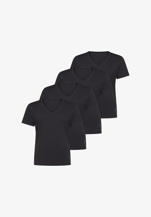 Vier schlichte schwarze T-Shirts mit kurzen Ärmeln und V-Ausschnitt, angeordnet in einer versetzten, überlappenden Reihe auf weißem Hintergrund.