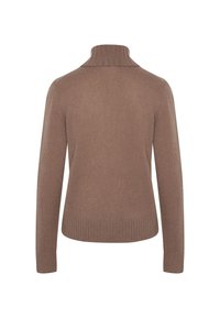 Maglione a coste marrone con collo a imbuto, maniche lunghe e polsini e orlo a coste, mostrato da dietro su uno sfondo bianco.