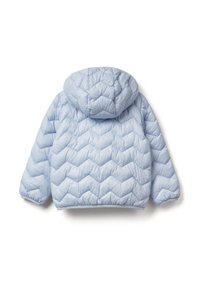 Světle modrá vycpaná bunda s kapucí, která má vzor v kosočtvercích, elastické manžety a zaoblený lem.