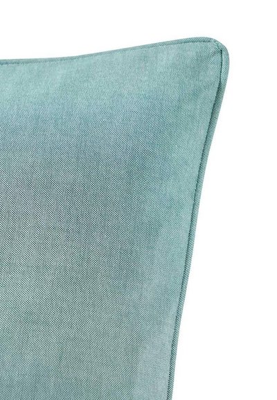 Ορθογώνιο μαξιλάρι σε τιρκουάζ με υφή ύφανσης, στρογγυλεμένες γωνίες και αντίθετη ραφή κατά μήκος των ακρών. Επιφάνεια από μαλακό ύφασμα.