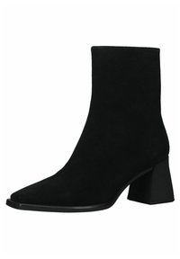 Stivale alla caviglia nero in suede con punta affusolata e tacco quadrato di altezza media. Texture liscia, design minimalista, nessun hardware visibile.