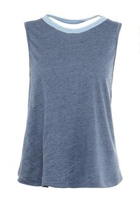 Ärmlös blå T-shirt med en mjuk textur, med en ljusblå ribbad krage och avslappnad passform, fållen är något böjd.