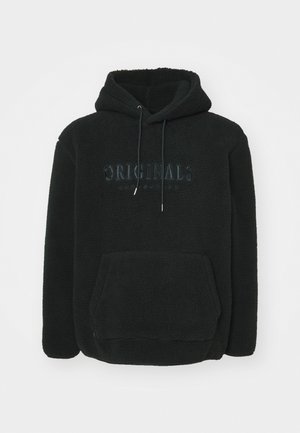 Schwarzer Fleece-Hoodie mit Kängurutasche, verstellbarer Kapuze mit Kordelzug und geprägtem "ORIGINALS"-Text auf der Vorderseite.