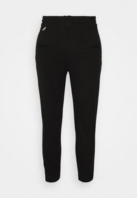 Czarne spodnie o slim fit, elastycznym pasie i dwóch tylnych kieszeniach. Wykonane z miękkiego, rozciągliwego materiału, idealne na co dzień.