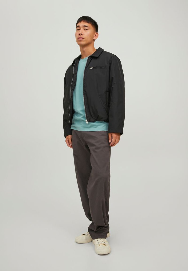 Jack & Jones UNISEX JCOOUNCE COACH - Giacca da mezza stagione - black