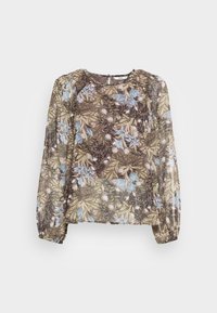 Blusa floral com mangas longas e bufantes. Tecido transparente e leve com um fundo castanho, adornado com flores azuis e brancas e folhas verdes.