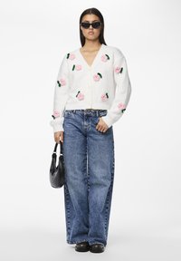 Pieces PCLYDIA - Cardigan - cloud dancer detail flower