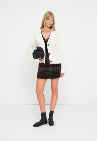 Vero Moda VMLEA V NECK CARDIGAN - Kardigan - cloud dancer