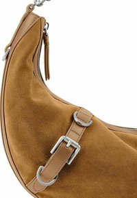 Borsa hobo in suede marrone con dettagli in pelle liscia, accessori in argento, forma strutturata e chiusura con zip. Finitura testurizzata e tracolla regolabile.