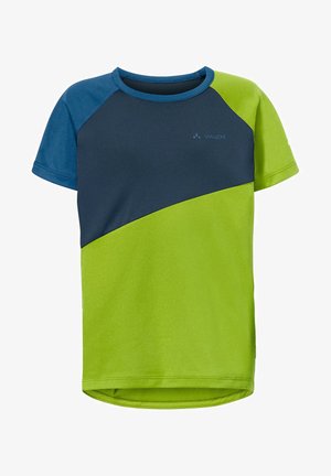 Žalias ir mėlynas trumpa rankove marškinėliai su apvaliu kaklu, turintys įstrižinį spalvų bloką ir logotipą ant krūtinės. Pagaminti iš minkštos medžiagos.