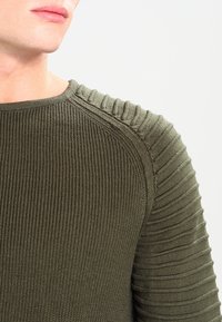 YOURTURN Pullover - olive