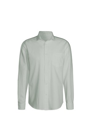Chemise blanche à manches longues en tissu doux, dotée d'un devant boutonnière, d'un col classique et d'une poche poitrine unique.